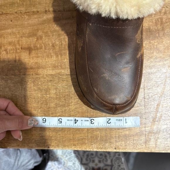 UGG Women’s Brown Wooden Shearling Lined Clogs - Picture 12 of 13
